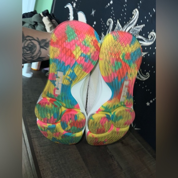 Nike LeBron Witness 4 - Picture 5 of 6